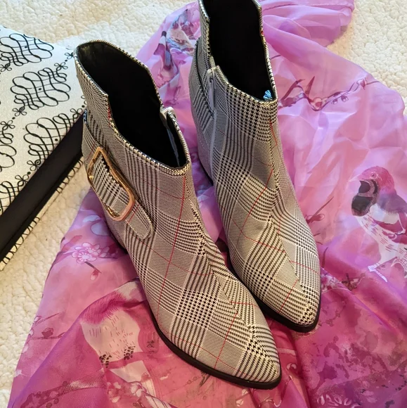 Dress Boutique Boots - Picture 4 of 9